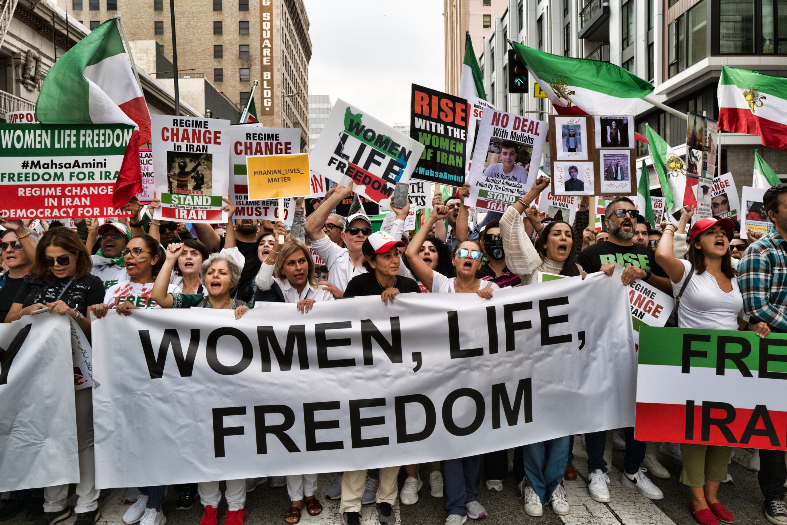 Iranian protests struggle for change due to state repression and lack of organization