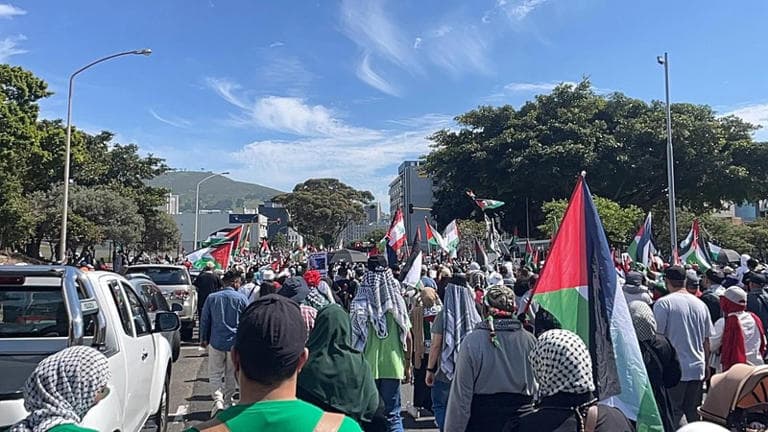 Iranians prioritize state institutions amid calls for political change