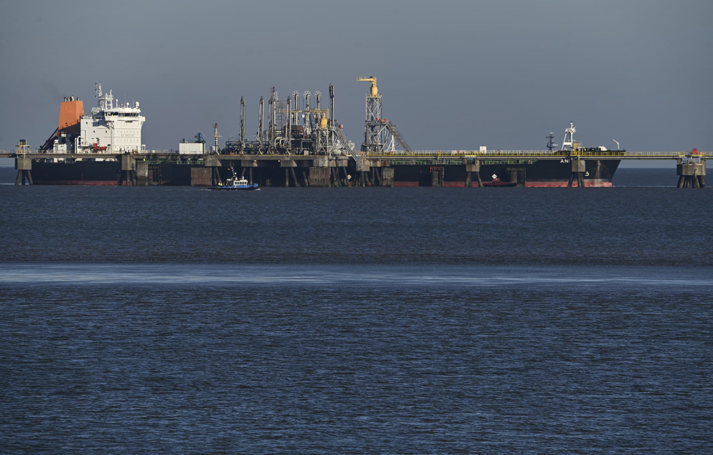 US naval forces board Russian tanker 'Mariner' in open sea