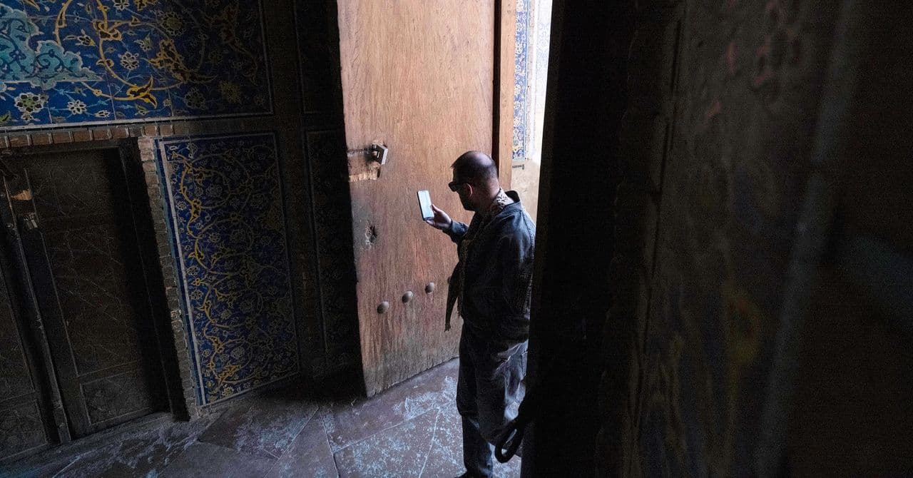 Internet and phone lines cut nationwide in Iran, complete blackout