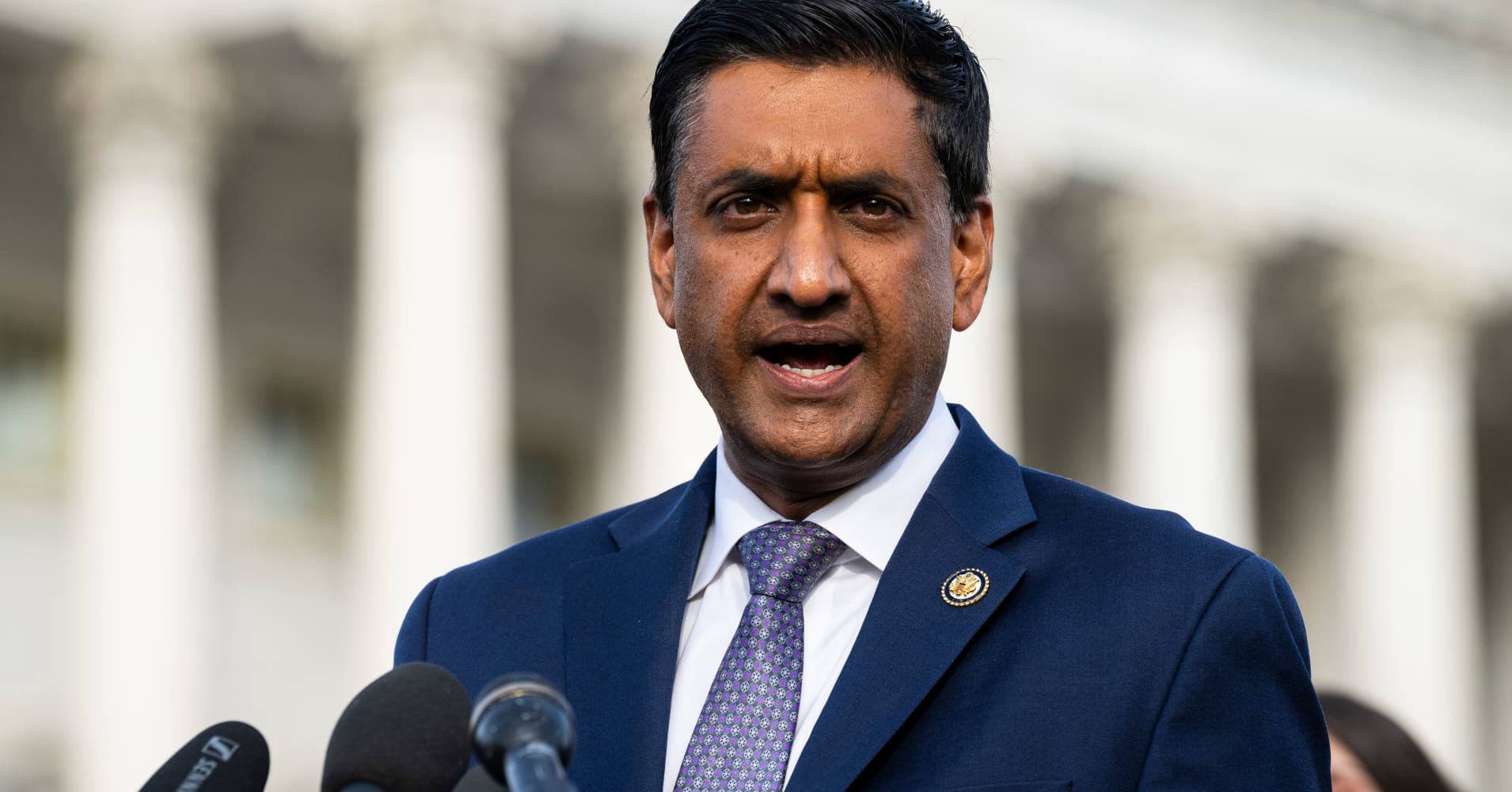 Reps. Khanna and Massie request judge to appoint special master for Epstein documents