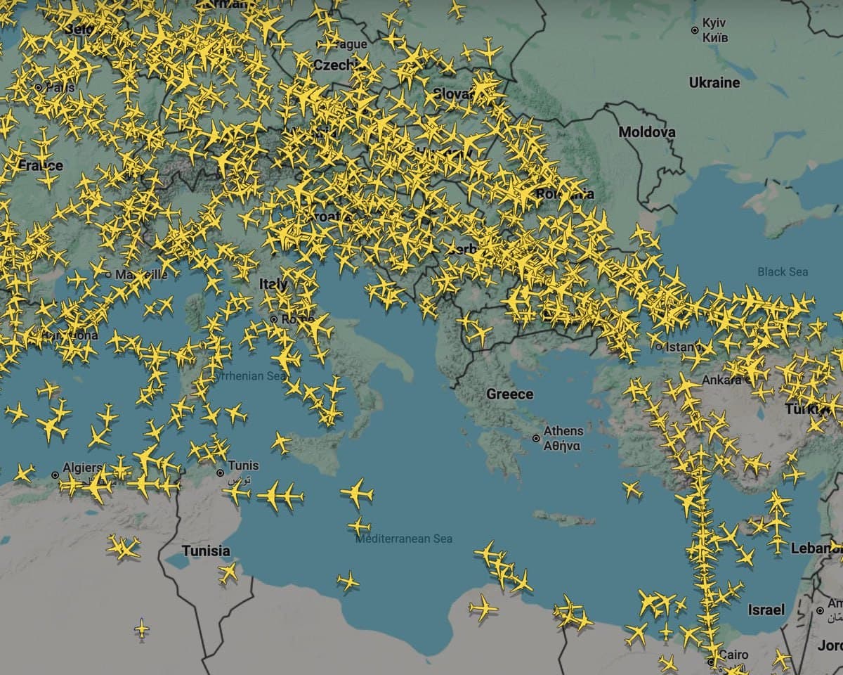 Airspace over Greece closed due to failure of communication systems