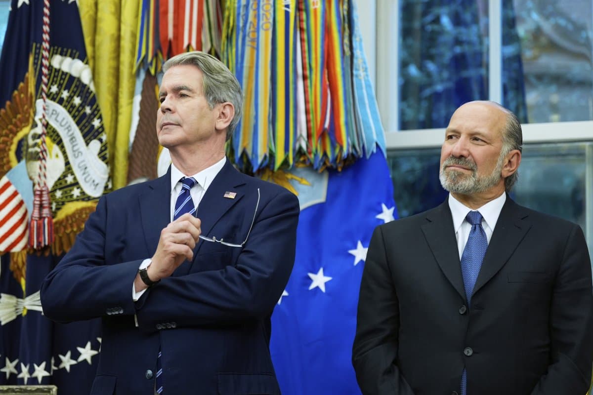 Featured image for: U.S. National Debt Hits Unprecedented $37 Trillion, Raising Economic Alarm Bells U.S. National Debt Hits Unprecedented $37 Trillion, Raising Economic Alarm Bells