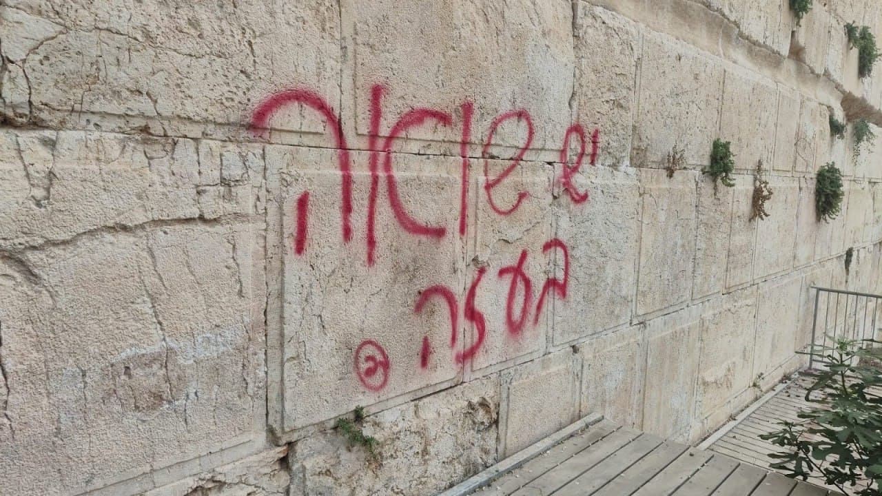 Western Wall Defaced with Anti-War Graffiti, Igniting Outrage Amid Gaza Conflict