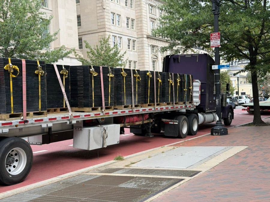 Featured image for: Truckloads of anti-scale fencing delivered to the White House Truckloads of anti-scale fencing delivered to the White House