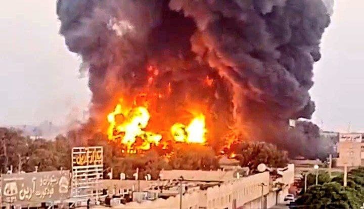 Featured image for: Massive Blaze at Tehran Oil Warehouse Sends Thick Smoke Over Capital, Firefighters Respond Massive Blaze at Tehran Oil Warehouse Sends Thick Smoke Over Capital, Firefighters Respond