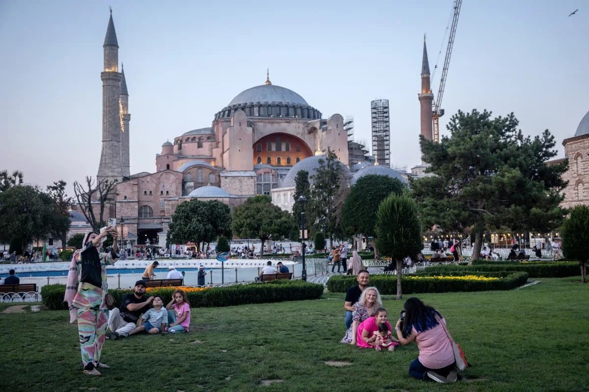 Featured image for: Breaking: Foreign Tourist Arrivals to Türkiye Plummet 20% in July Breaking: Foreign Tourist Arrivals to Türkiye Plummet 20% in July