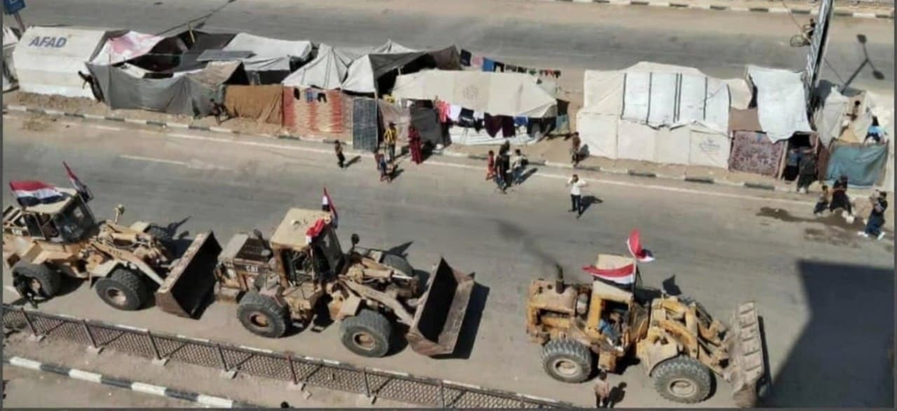 Featured image for: Egyptian bulldozers enter Gaza to prepare new displacement camp Egyptian bulldozers enter Gaza to prepare new displacement camp