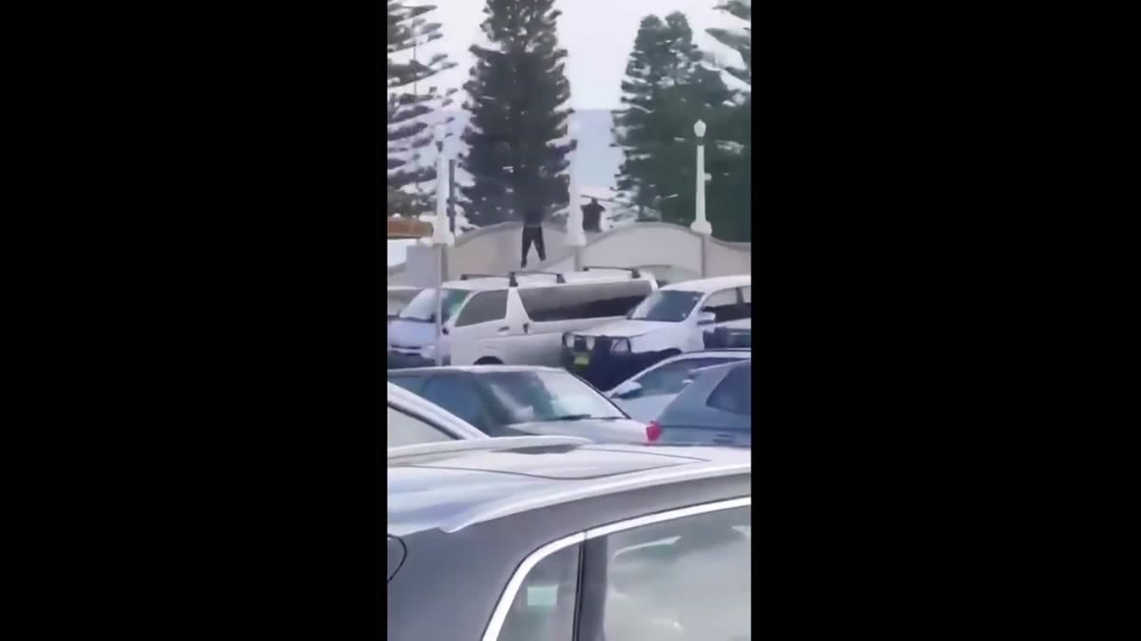 [Video] Multiple people shot dead, many injured at Hanukkah event in Bondi Beach