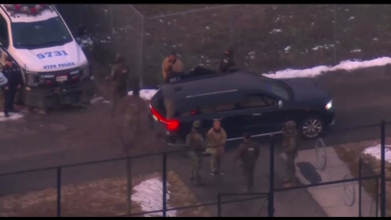 [Video] Maduro handcuffed and escorted by federal agents to helicopter for court