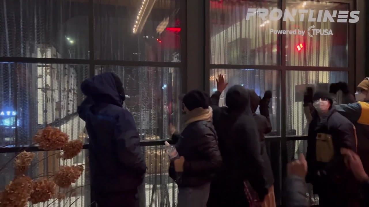 [Video] Anti-ICE protesters bang on hotel windows in Minneapolis
