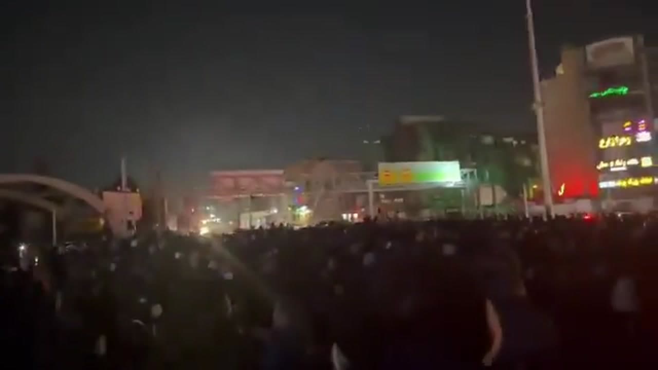[Video] Massive anti-regime protests ongoing in Tehran, capital of Iran