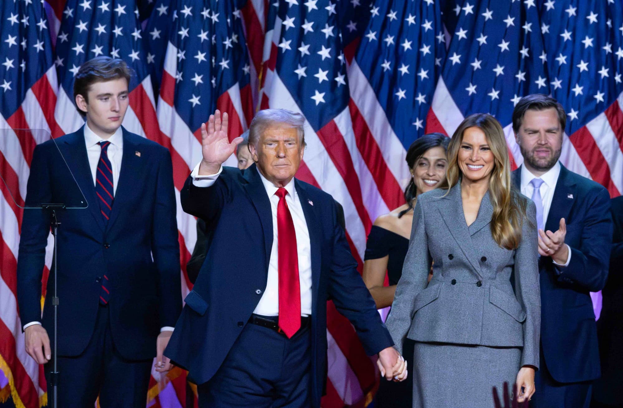 Featured image for: Trump criticizes Obama while addressing U.S. generals and admirals Trump criticizes Obama while addressing U.S. generals and admirals