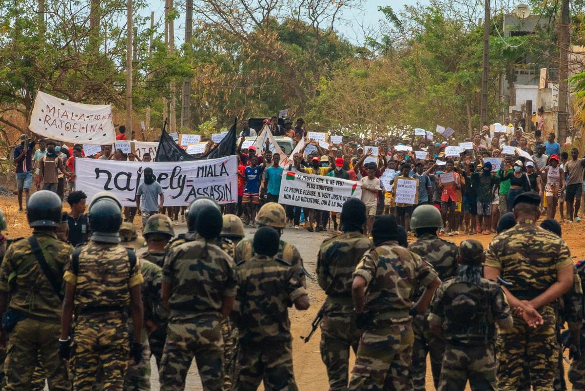 Featured image for: Madagascar soldiers join protesters, urge security forces to refuse orders Madagascar soldiers join protesters, urge security forces to refuse orders