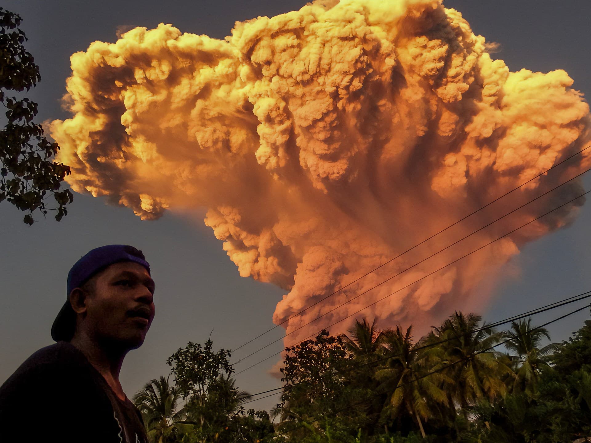 Featured image for: Mount Lewotobi Laki-Laki in Indonesia erupts, emergency alert raised Mount Lewotobi Laki-Laki in Indonesia erupts, emergency alert raised
