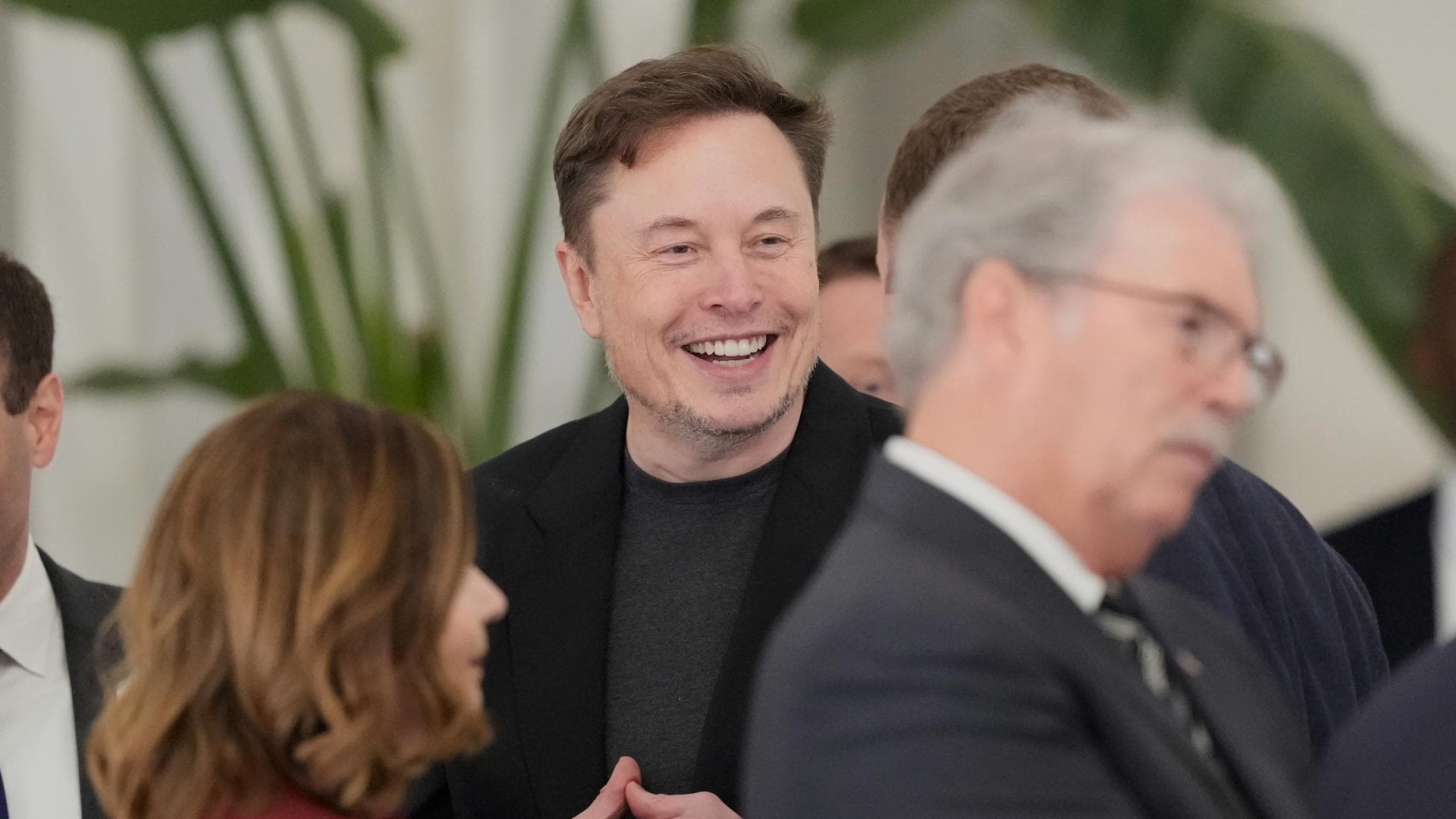 Featured image for: Tesla shareholders approve Elon Musk's $1 trillion pay package Tesla shareholders approve Elon Musk's $1 trillion pay package