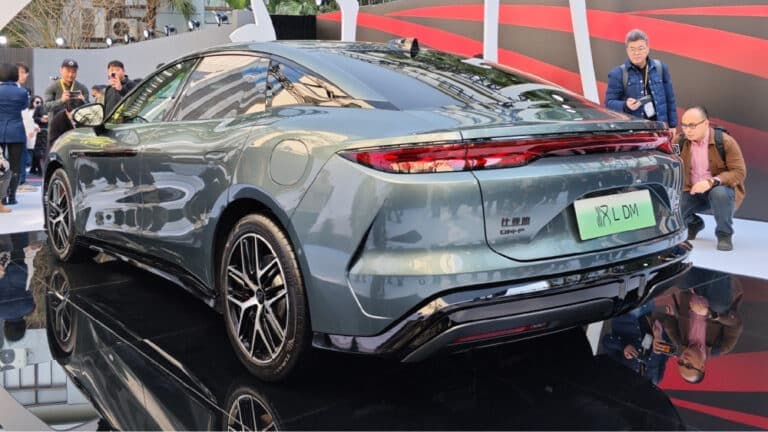 Featured image for: Chinese Shipping Giant BYD Dominates Global Market as Carriers Pass Through Yemen Chinese Shipping Giant BYD Dominates Global Market as Carriers Pass Through Yemen