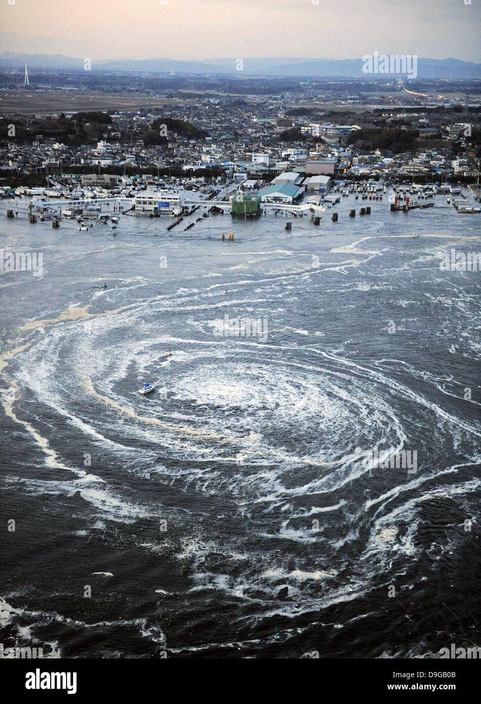 Featured image for: Tsunami Wave Strikes Oarai Town, Ibaraki Prefecture, Prompting Urgent Evacuations Tsunami Wave Strikes Oarai Town, Ibaraki Prefecture, Prompting Urgent Evacuations
