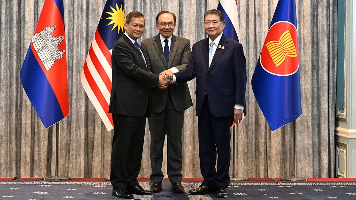 Featured image for: Trump Announces Thailand and Cambodia Agree to Ceasefire After Talks Trump Announces Thailand and Cambodia Agree to Ceasefire After Talks