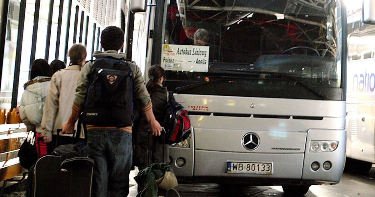 Net outflow of 18,000 Poles from UK as 25,000 return to Poland