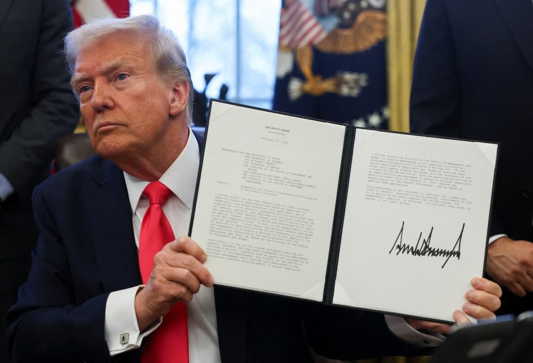 Featured image for: Trump signs executive order to return to Moon by 2028 and Mars mission Trump signs executive order to return to Moon by 2028 and Mars mission