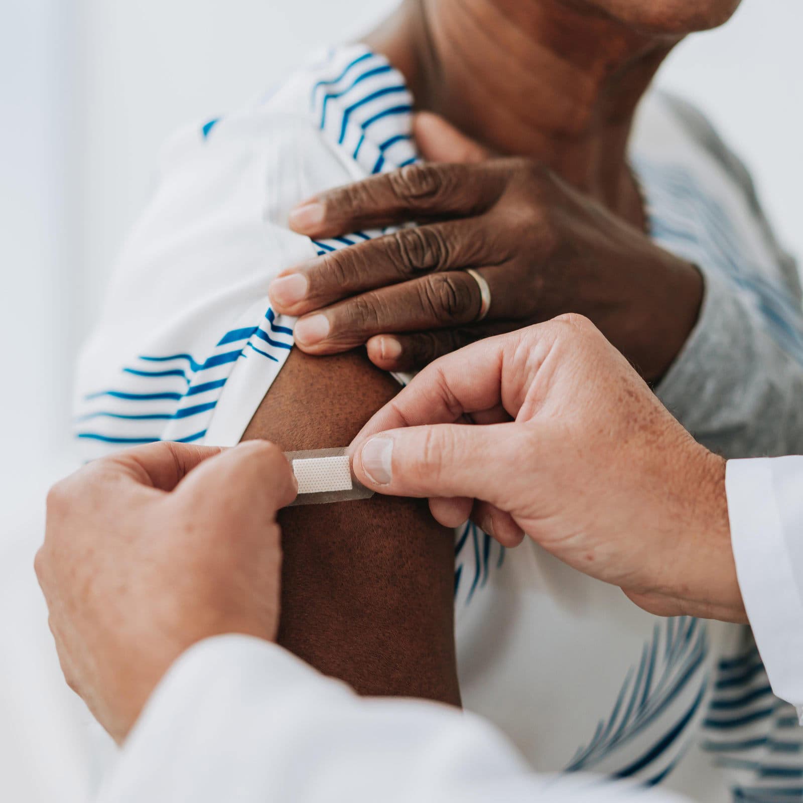 Featured image for: Panel votes to end CDC's Covid shot recommendation for all ages Panel votes to end CDC's Covid shot recommendation for all ages