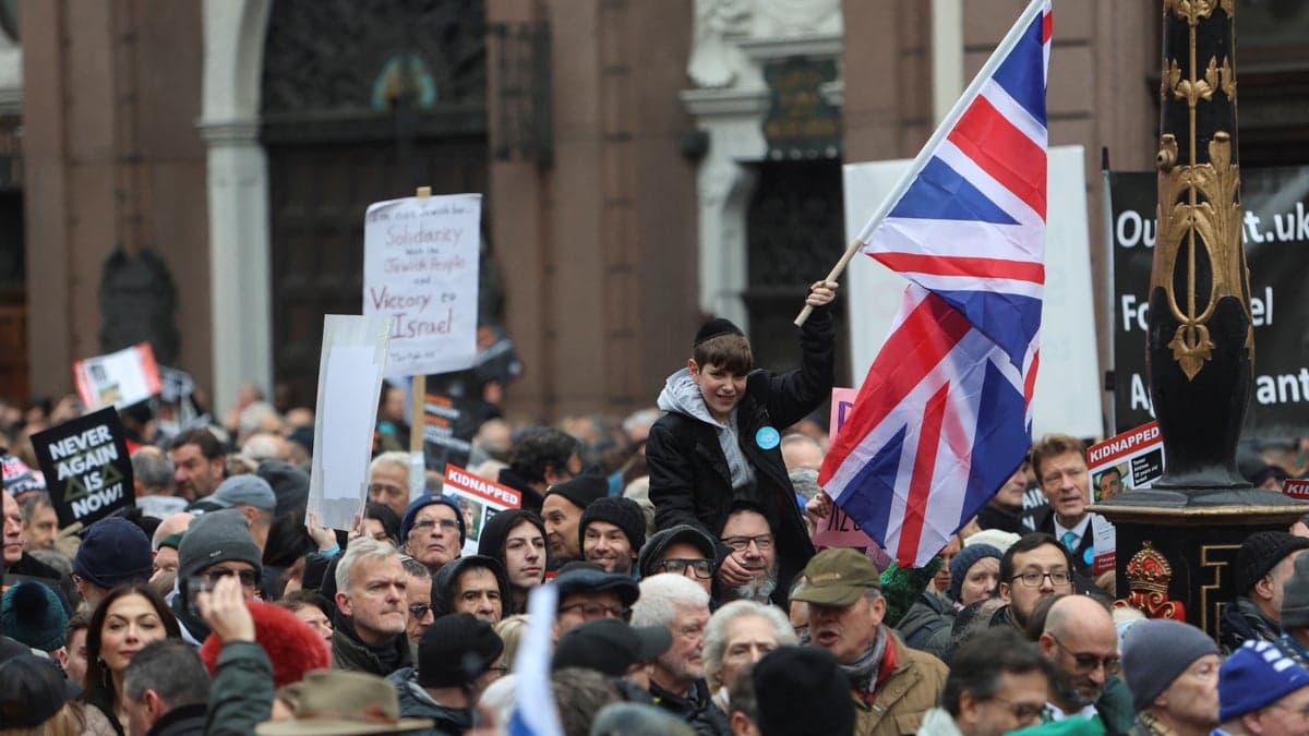 Featured image for: Two killed in attack outside U.K. synagogue on Yom Kippur Two killed in attack outside U.K. synagogue on Yom Kippur
