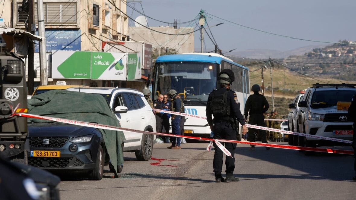 Featured image for: Gunmen Attack Bus Station in Ramot, Injuring 20; Assailants Shot Gunmen Attack Bus Station in Ramot, Injuring 20; Assailants Shot