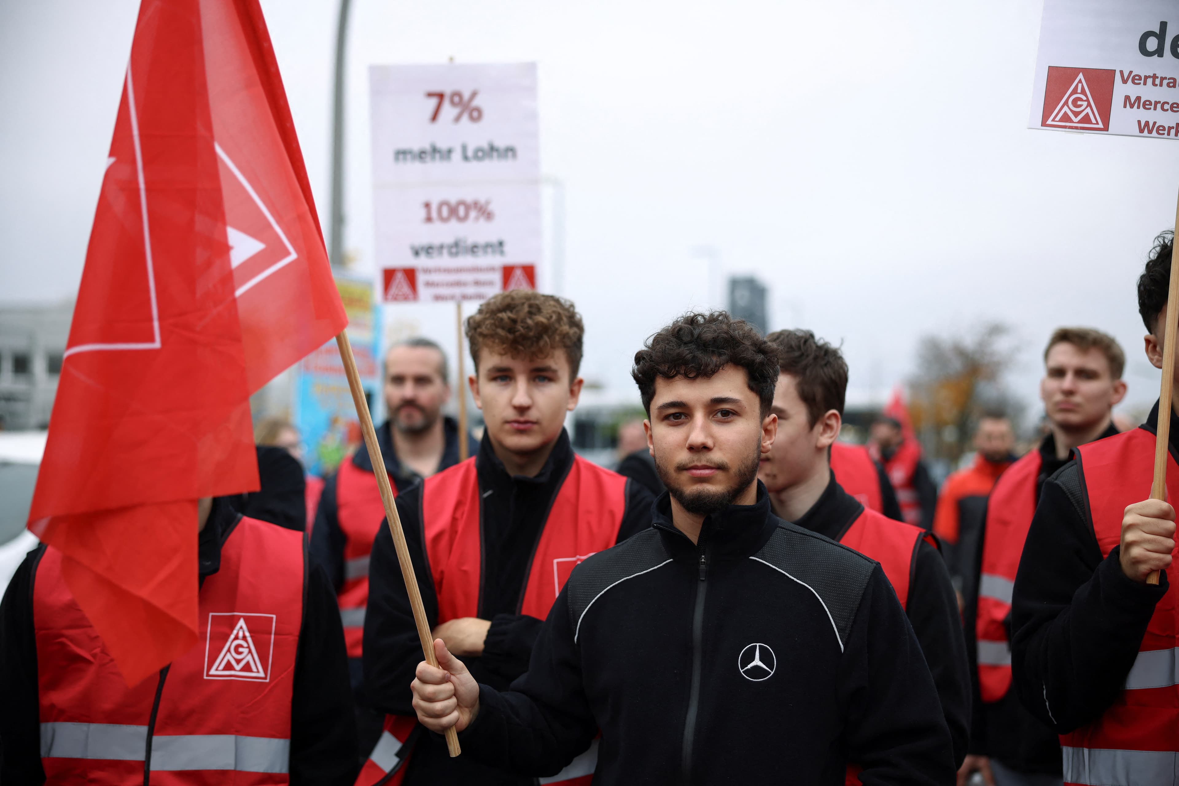 Featured image for: 11 Million Workers Prepare to Strike for Justice as Billionaires Hoard Wealth 11 Million Workers Prepare to Strike for Justice as Billionaires Hoard Wealth