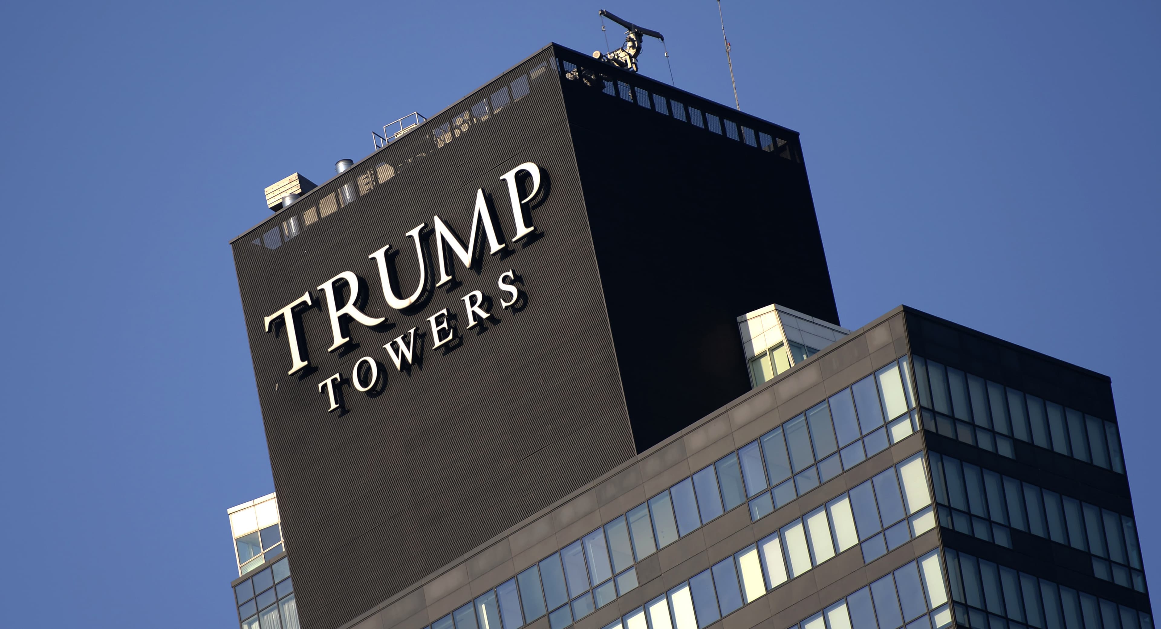 Featured image for: Trump’s Corruption Racket Rakes in $400 Million with Foreign Bribes and Domestic Graft Trump’s Corruption Racket Rakes in $400 Million with Foreign Bribes and Domestic Graft