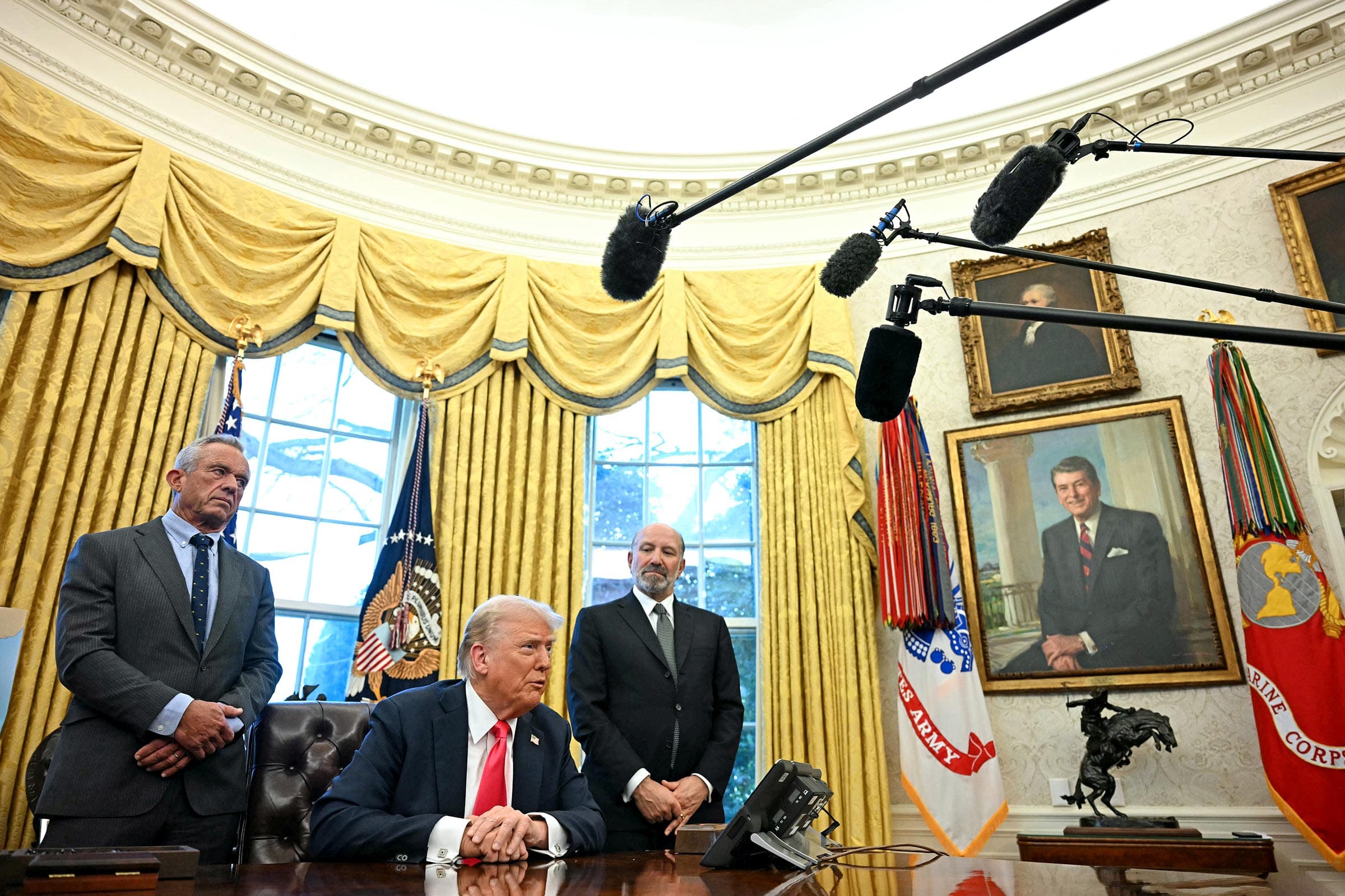 Featured image for: Wealthy Foreigners Buy Their Way into America with $5 Million Gold Card Visa Wealthy Foreigners Buy Their Way into America with $5 Million Gold Card Visa