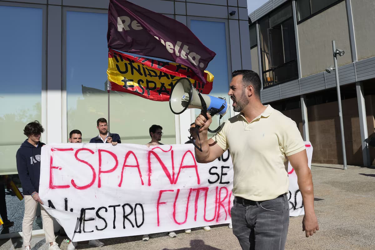 Featured image for: 1,700 Far-Right Extremists Conspire to Hunt Immigrants in Spain as Violence Erupts 1,700 Far-Right Extremists Conspire to Hunt Immigrants in Spain as Violence Erupts