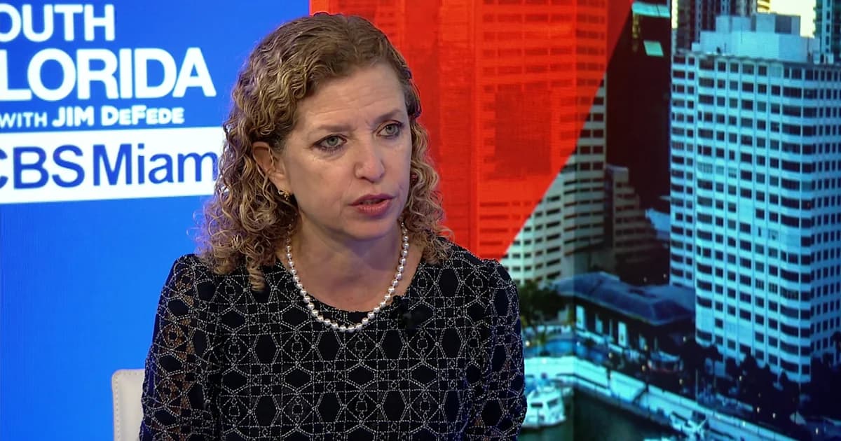 Featured image for: 32 Detainees Crammed into Cages at Alligator Alcatraz with Worm-Infested Meals 32 Detainees Crammed into Cages at Alligator Alcatraz with Worm-Infested Meals