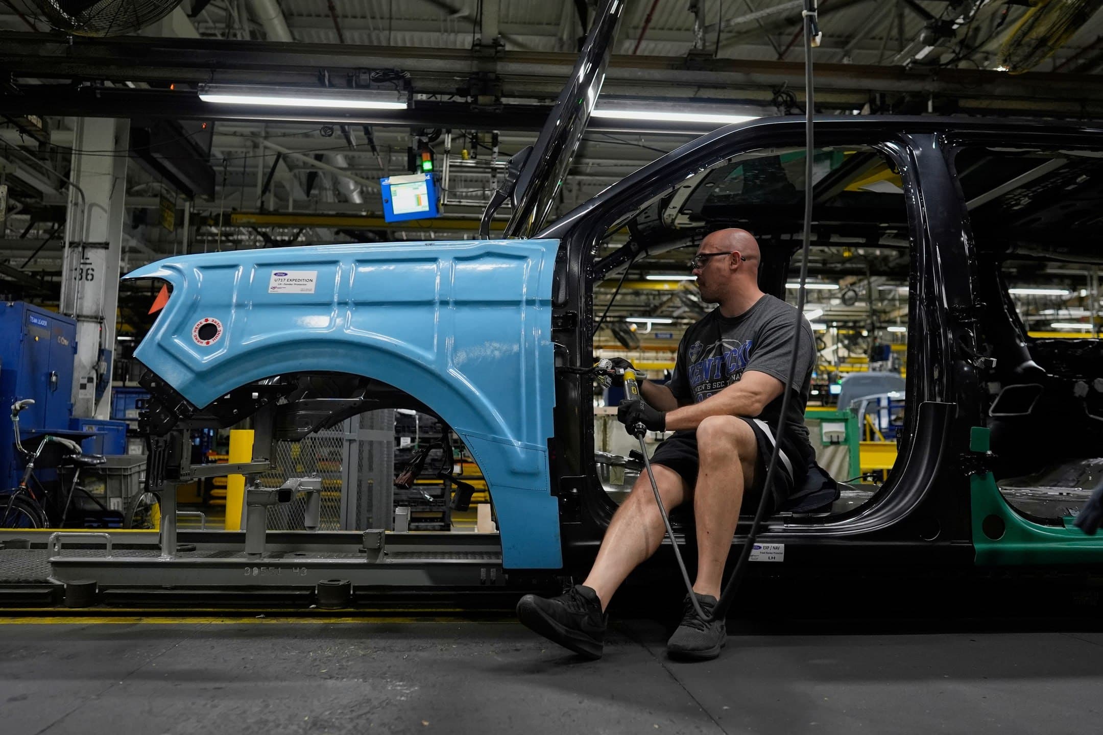 Featured image for: Ford Ditches Iconic Assembly Line for $2B EV Overhaul, Promises Affordable Models by 2027 Ford Ditches Iconic Assembly Line for $2B EV Overhaul, Promises Affordable Models by 2027
