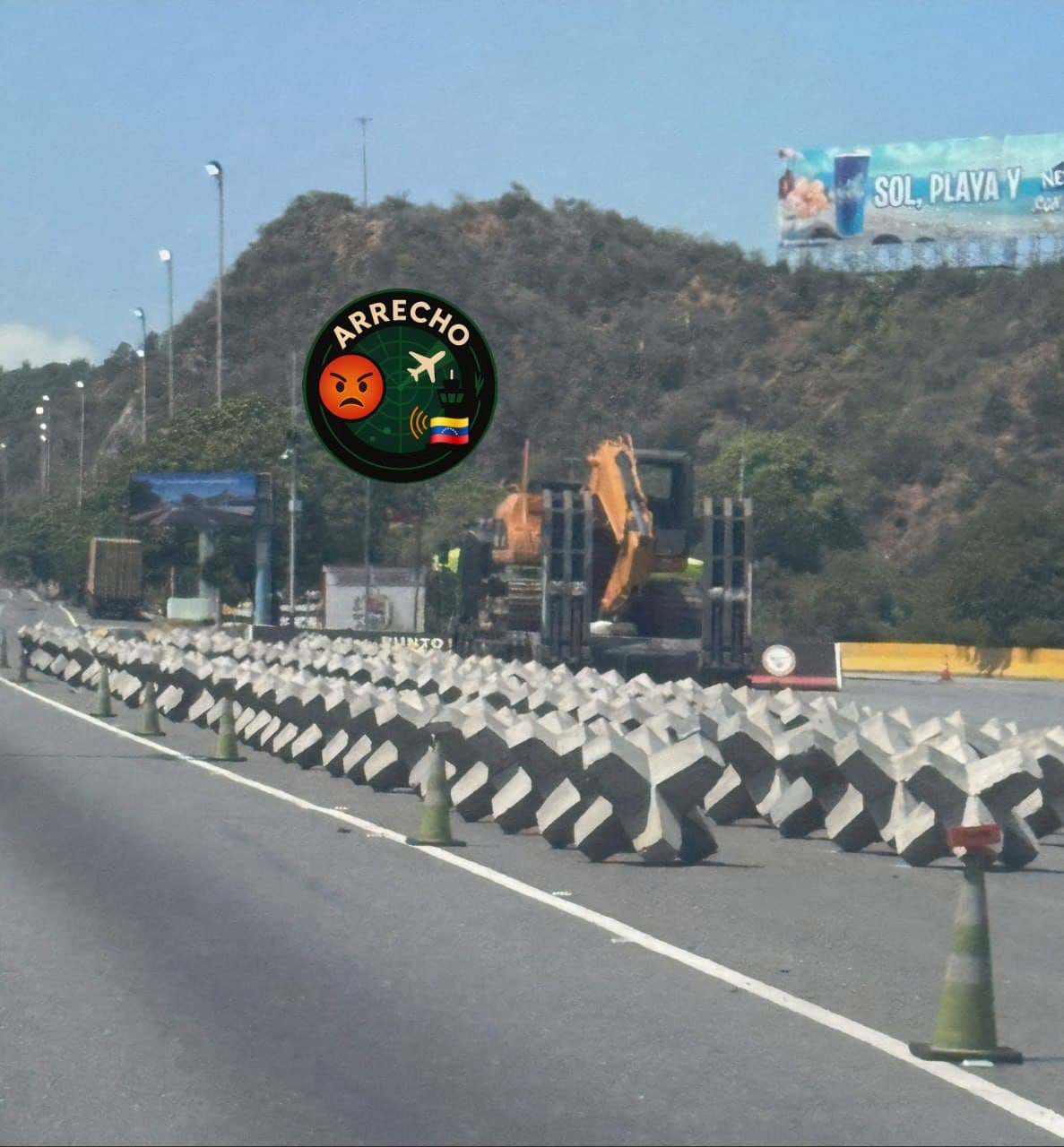 Featured image for: Anti vehicle ‘hedgehogs’ positioned along Caracas-La Guaira highway Anti vehicle ‘hedgehogs’ positioned along Caracas-La Guaira highway