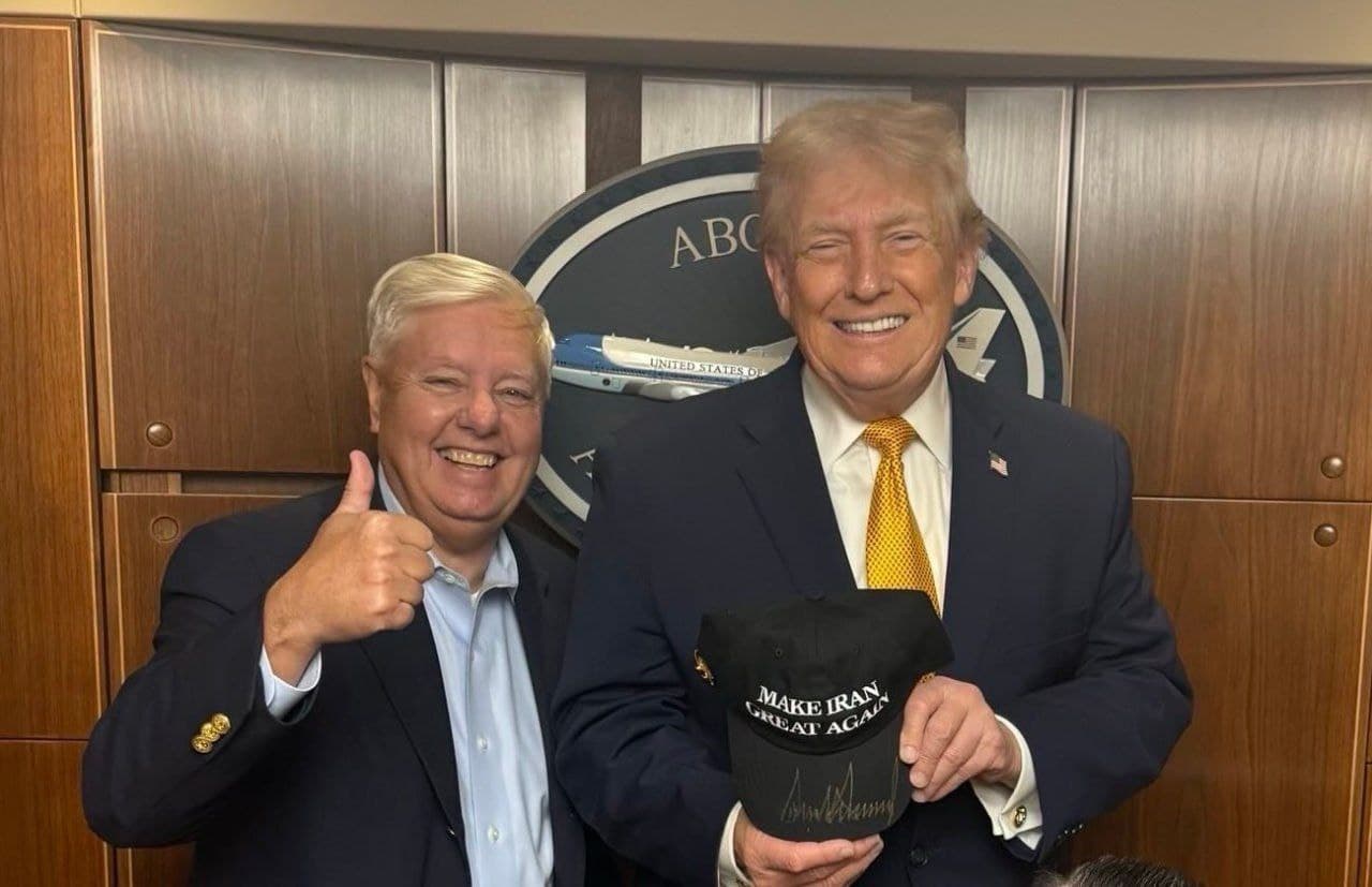 Featured image for: Trump and Graham wear 'Make Iran Great Again' hats with signature Trump and Graham wear 'Make Iran Great Again' hats with signature