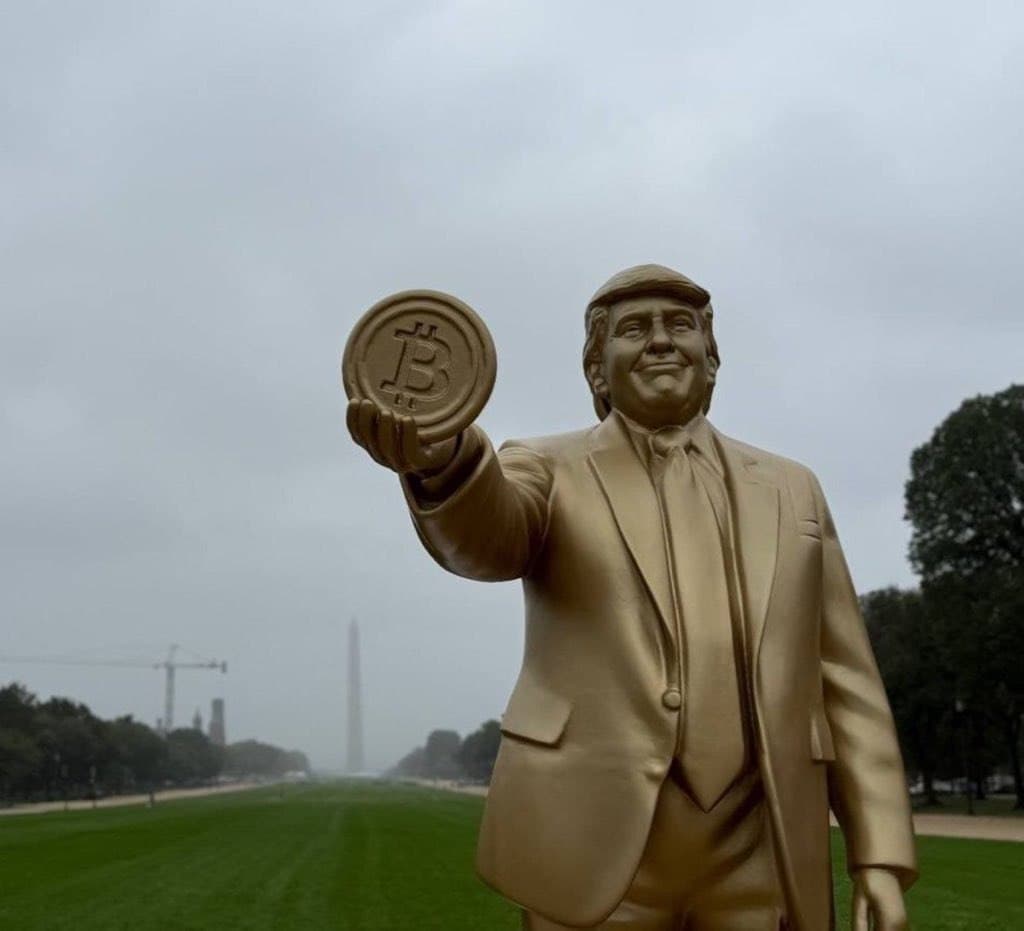 Featured image for: Golden statue of President Trump holding Bitcoin unveiled outside U.S. Capitol Golden statue of President Trump holding Bitcoin unveiled outside U.S. Capitol