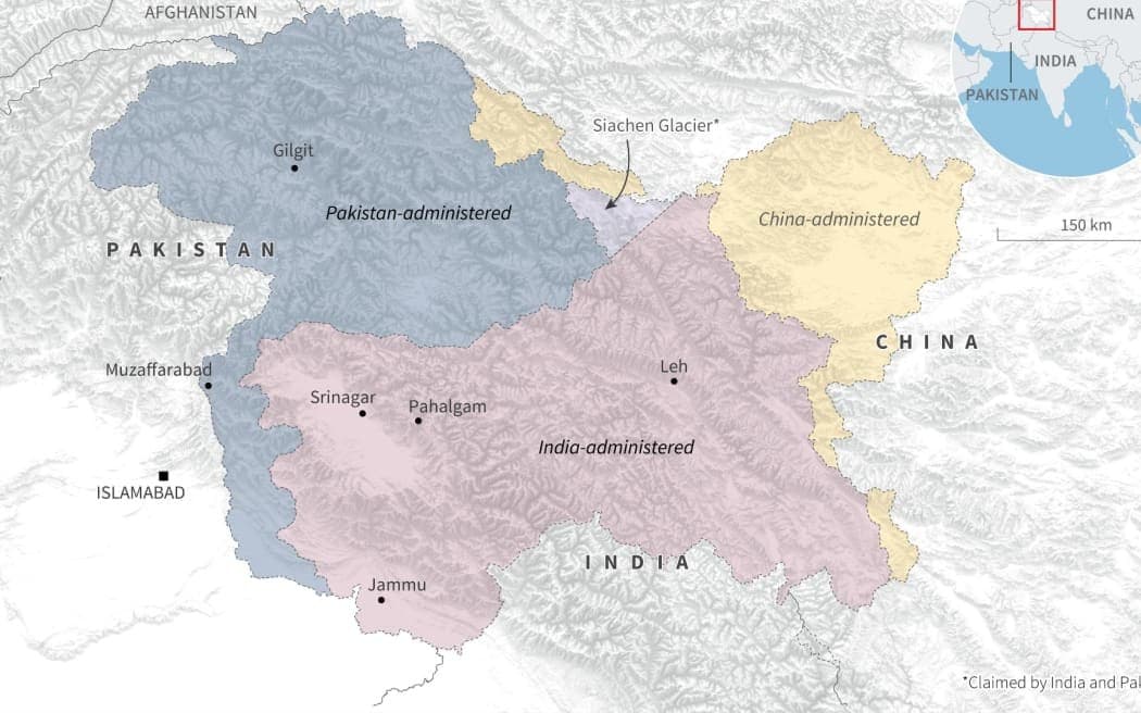 Featured image for: Heavy Firing Erupts Along LoC in Poonch, Conflicting Reports on Ceasefire Violation Heavy Firing Erupts Along LoC in Poonch, Conflicting Reports on Ceasefire Violation