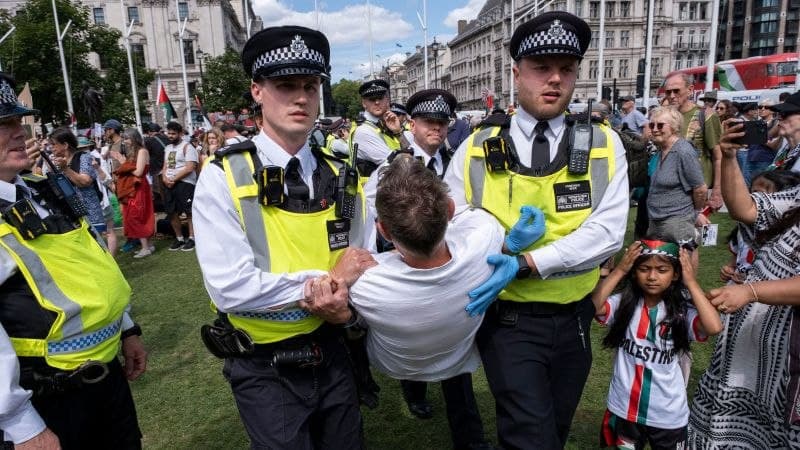 Featured image for: London Police Arrest Over 466 During Pro-Palestine Protest Amid Anti-Terror Laws London Police Arrest Over 466 During Pro-Palestine Protest Amid Anti-Terror Laws