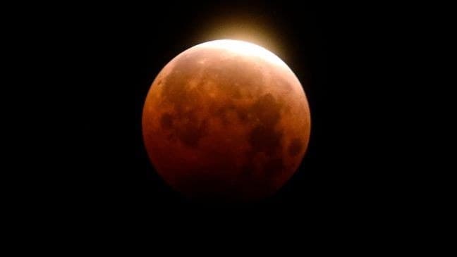 Featured image for: Total Lunar Eclipse Tonight Offers Spectacular View Across Continents Total Lunar Eclipse Tonight Offers Spectacular View Across Continents