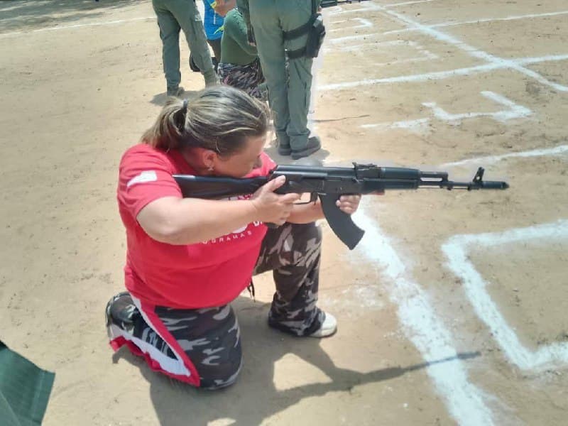 Featured image for: Venezuelan Army trains civilians to form defense militias Venezuelan Army trains civilians to form defense militias