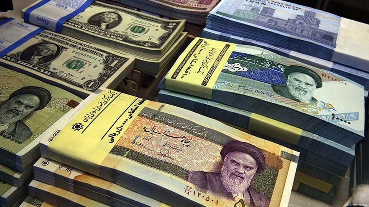 Featured image for: US Dollar Reaches Record 1,065,000 Rials on Iran's Black Market US Dollar Reaches Record 1,065,000 Rials on Iran's Black Market