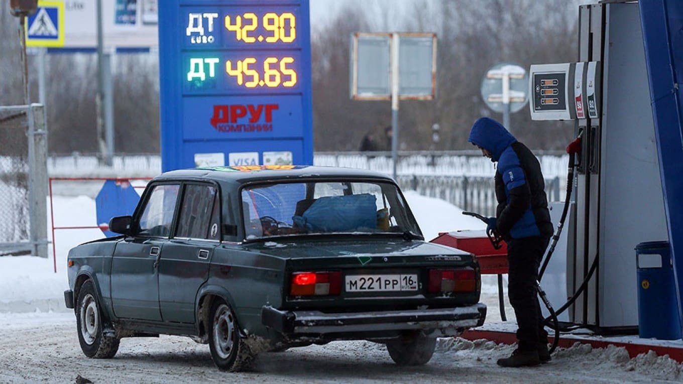 Featured image for: Russia faces gasoline shortage as 360 gas stations close due to strikes Russia faces gasoline shortage as 360 gas stations close due to strikes
