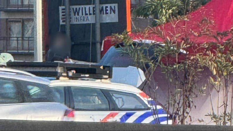 Featured image for: Body of Albanian Man Found Hanging from Traffic Sign in Brussels Body of Albanian Man Found Hanging from Traffic Sign in Brussels