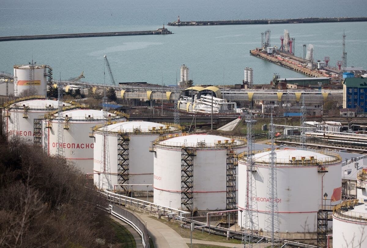 Featured image for: Russia's Tuapse port suspends fuel exports after Ukrainian drone attacks Russia's Tuapse port suspends fuel exports after Ukrainian drone attacks