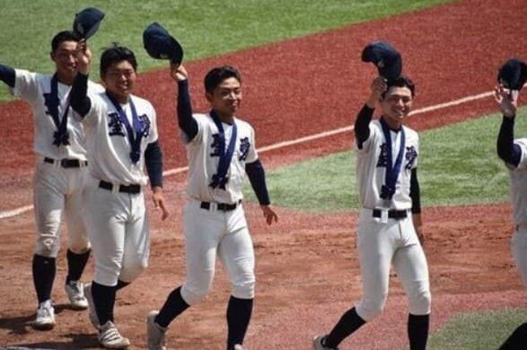 Featured image for: Japan school baseball team banned from smiling and waving at ceremony Japan school baseball team banned from smiling and waving at ceremony