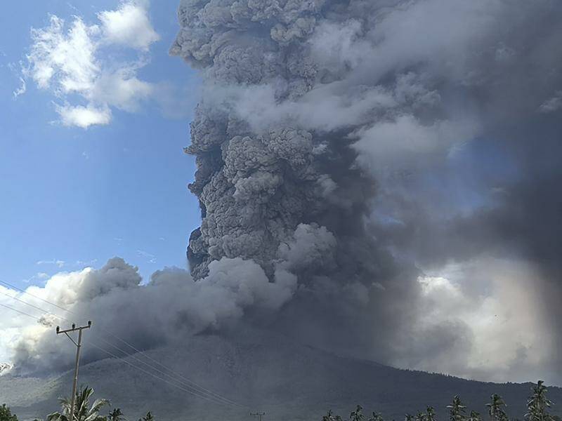 Image for Mount Lewotobi Laki-Laki in Indonesia erupts, emergency alert raised