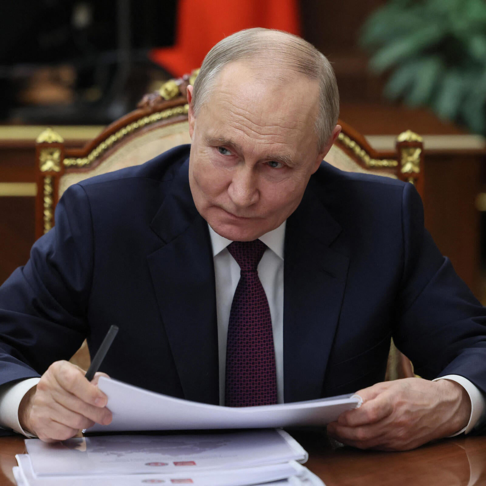 Image for U.S. sanctions Russian oil companies Rosneft and Lukoil, calls for ceasefire