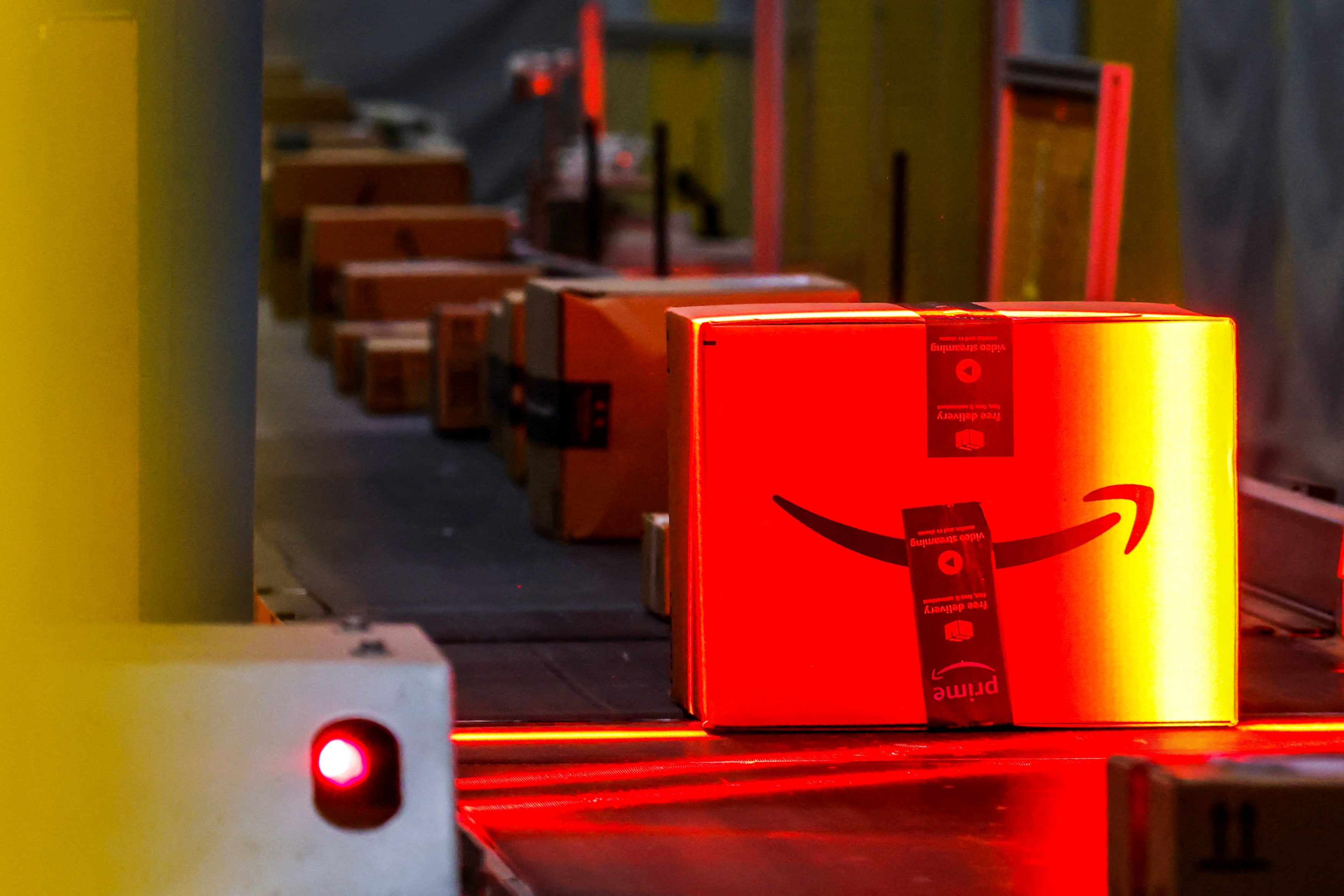 Image for Amazon to cut up to 30,000 corporate jobs starting Tuesday