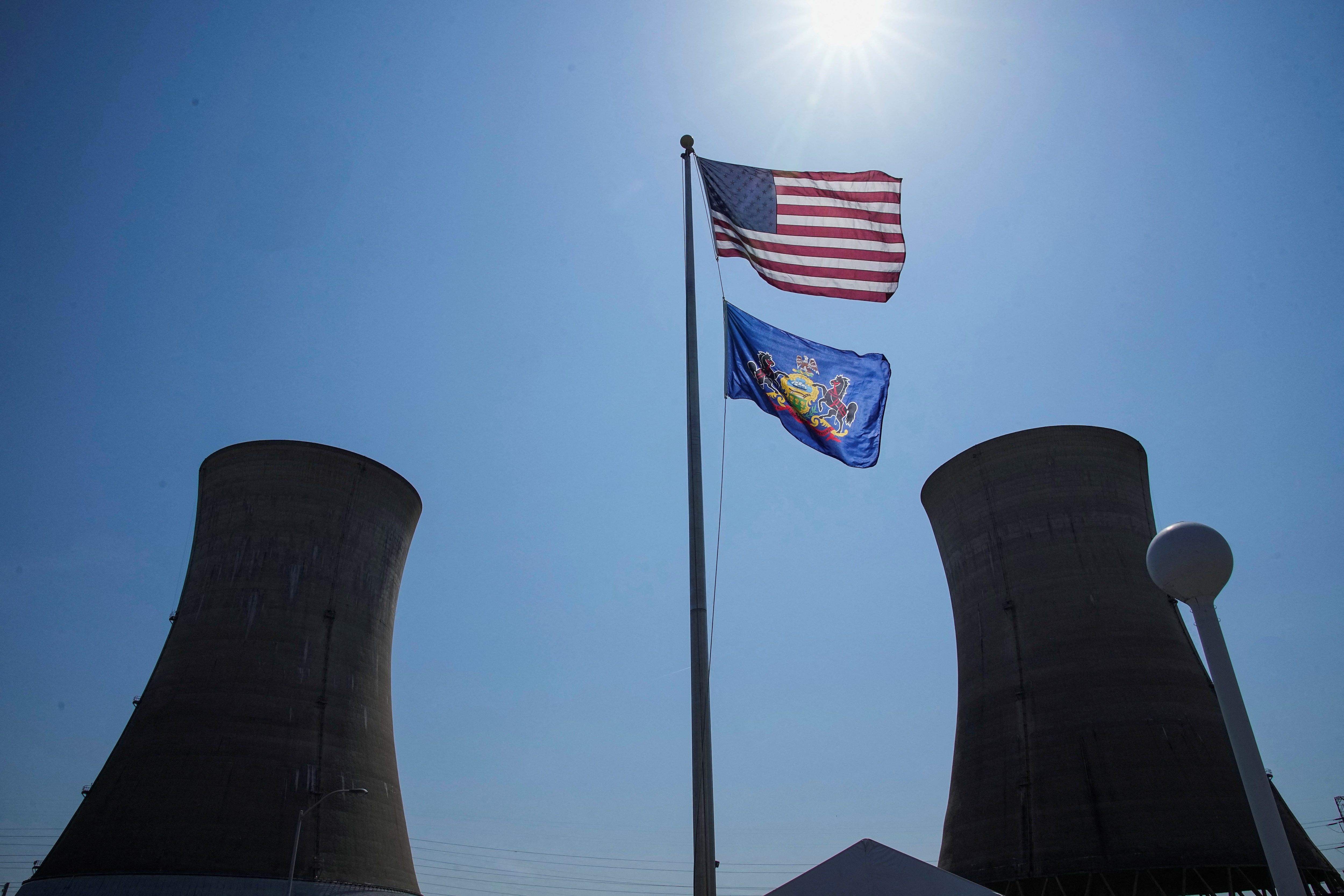 Image for U.S. Department of Energy loans Constellation Energy $1 billion to restart Three Mile Island reactor